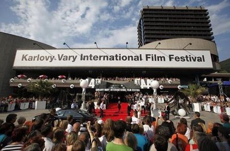 جشنواره فیلم “کارلووی واری” به تعویق افتاد