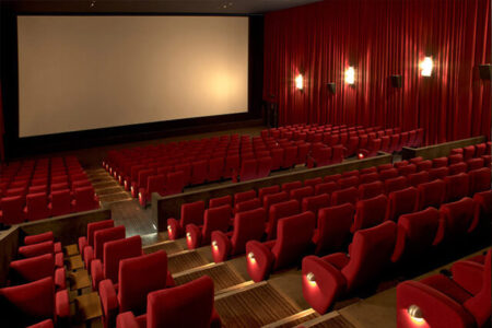 فروش ۵۳ میلیاردی سینماها در شهریور