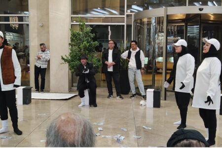 برشی از نمایش خیابانی «حسنک» به کارگردانی حسین مهرکام