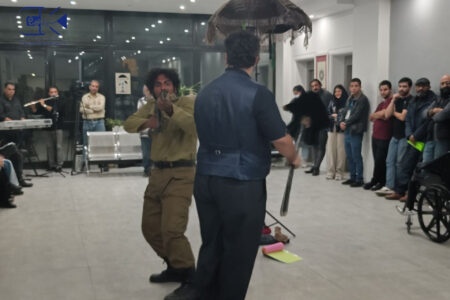 تصاویر نمایش خیابانی «مرگ در می ماند» به کارگردانی سید ایمان سیدی