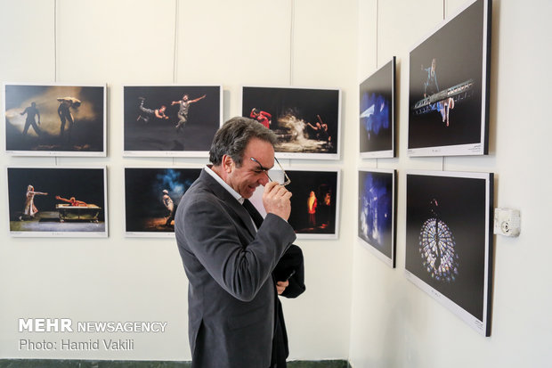 نمایشگاه پوستر و عکس سی و هفتمین جشنواره بین المللی تئاتر فجر