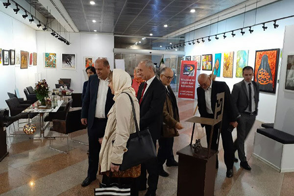 نمایش آثار یکصد هنرمند در نگارخانه برج میلاد