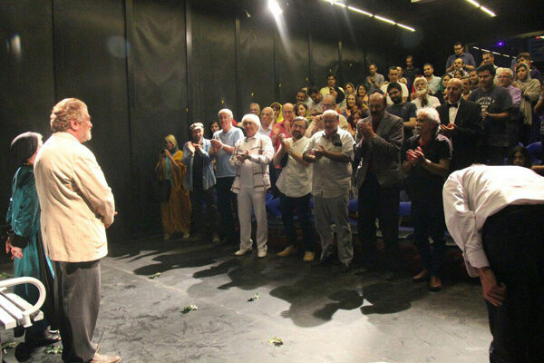 افتتاح نمایش «یک زن یک مرد» با حضور هنرمندان