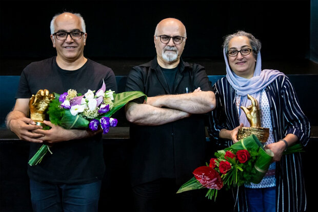 اهدای دستان طلایی گروه تئاتر «آران» به زوج تئاتری
