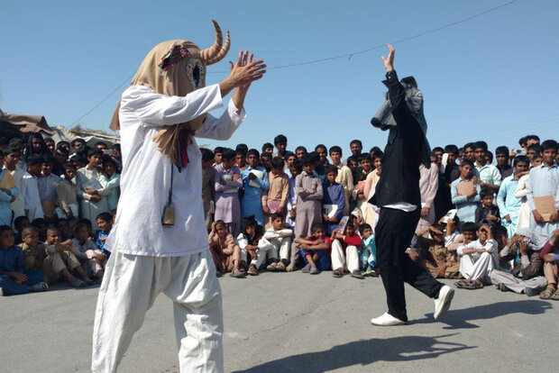 نمایش «بهار میاد» در مناطق سیل زده سیستان و بلوچستان