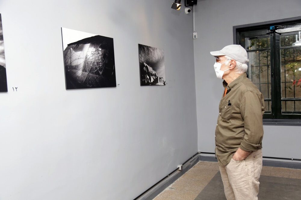 افتتاح نمایشگاه عکس‌های هادی کاظمی/ قبل از بازیگری عکاسی می‌کردم