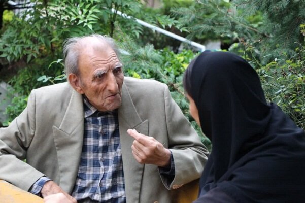 دقایقی با عکاس ۱۰۴ ساله گیلانی/ «نوید عکاس» در غربت آسایشگاه