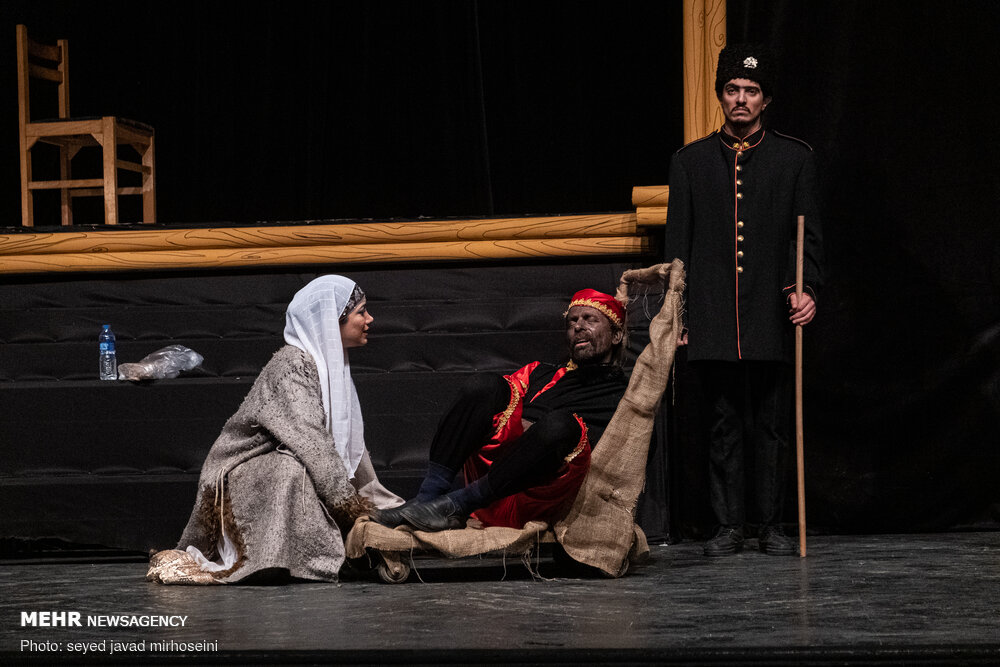 پیشنهاد اجرای تئاتر در تهران به ستاد مقابله با کرونا ارائه می شود