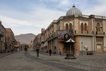 نخستین پوسترهایی که مردم را به سینما کشاند!