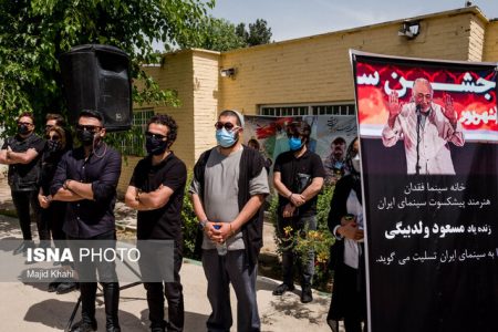 مسعود ولدبیگی در کنار مازیار پرتوی آرام گرفت