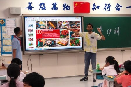 نمایش فیلم‌هایی از تاریخ و جاذبه‌های گردشگری ایران در مدرسه‌ چینی