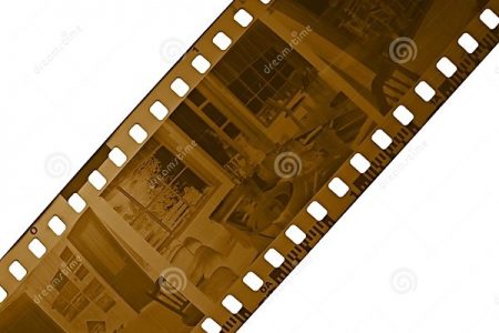 اهدای  نشان دکتر«محمدتقی فرور» در یک جشنواره سینمایی